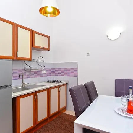 Apartman With A Parking Space - 21036